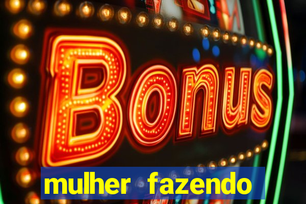 mulher fazendo strip tease