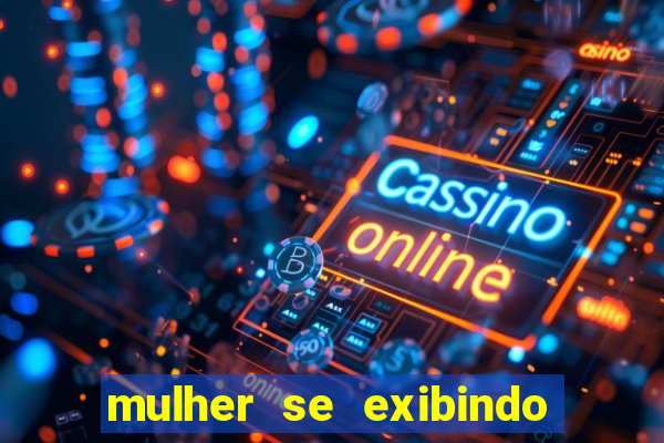 mulher se exibindo ao vivo